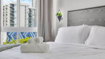 3 habitaciones, tabla de planchar con plancha y cuna de viaje