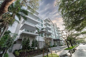 Exterior - Lux 3BR City-View Retreat in Hollywood, 2nd Floor (Hollywood, FL)