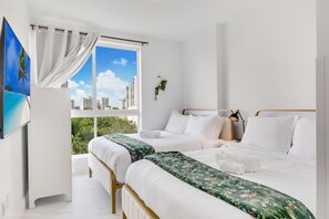 3 bedrooms, iron/ironing board, travel cot, free WiFi - Lux 3BR City-View Retreat in Hollywood, 2nd Floor (Hollywood, FL)