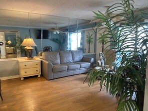 Living area - Lowest price 2-bedroom on the beach in Orange Beach! (Orange Beach)