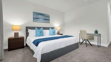 4 slaapkamers, een bureau, een strijkplank/strijkijzer, reisbedje