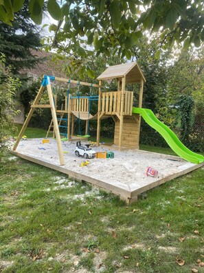 Children’s play area – outdoor