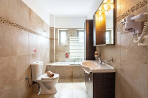Dusche, Haartrockner, Handtücher