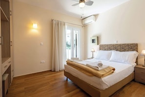 3 habitaciones, tabla de planchar con plancha, wifi y ropa de cama 
