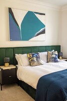 Superior Apartment | Desk, iron/ironing board, free WiFi