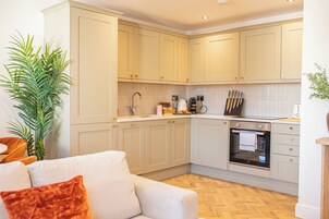 Apartamento familiar | Cocina privada | Cafetera o tetera, frigorífico, microondas y horno