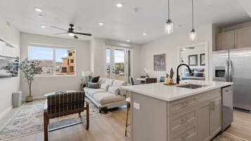 Private kitchen | Fridge, oven, coffee/tea maker, toaster