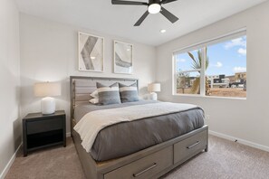 2 개의 침실, 책상, 노트북 작업 공간, 다리미/다 리미판