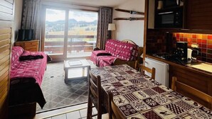 Private kitchen - 150m from ski slopes, 4th floor, view ski slopes, balcony, tv, ski locker, 24m², Les Saisies (Les Saisies)