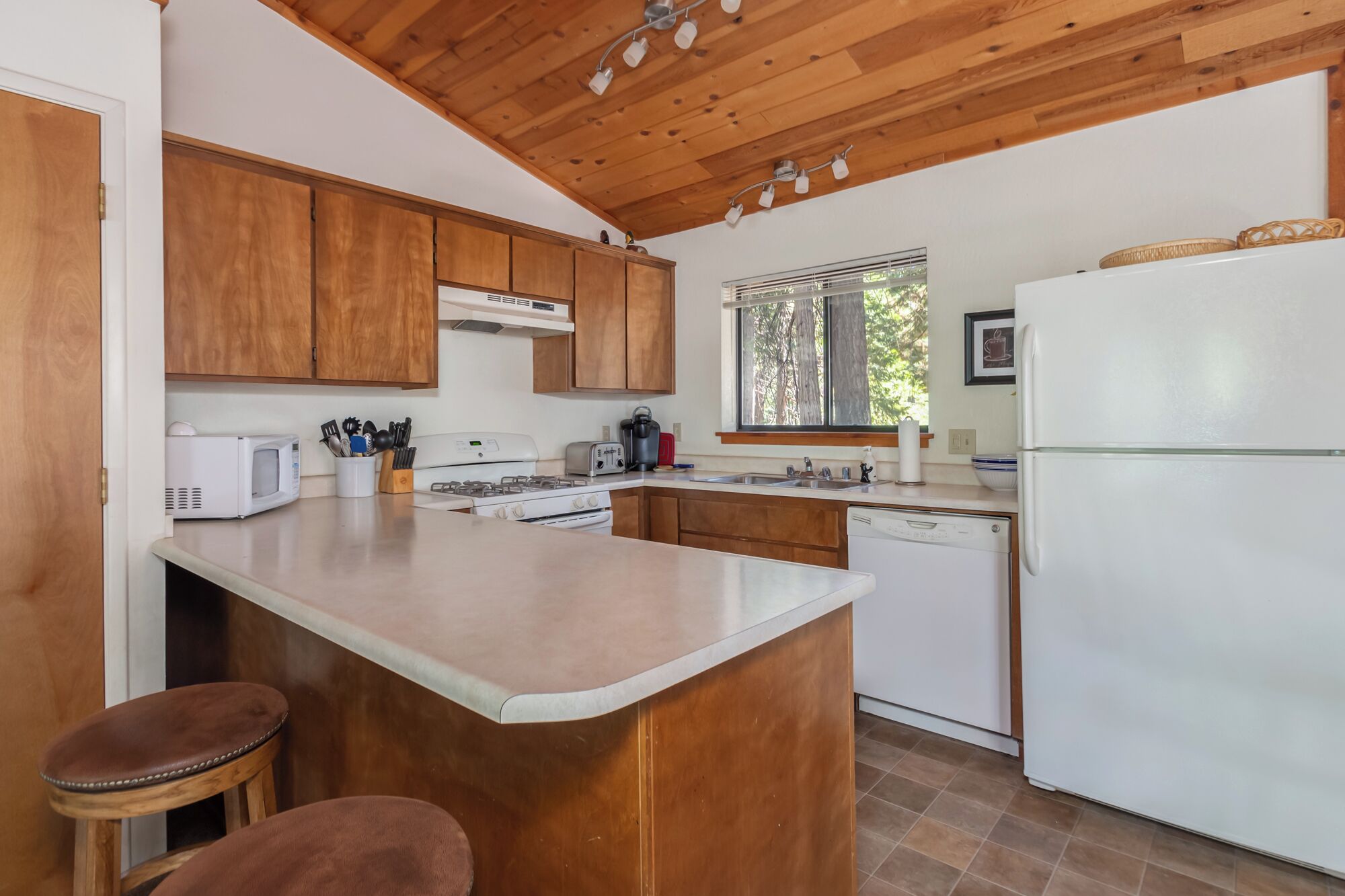 ثلاجة، ميكروويف، فرن، موقد طهي مسطح