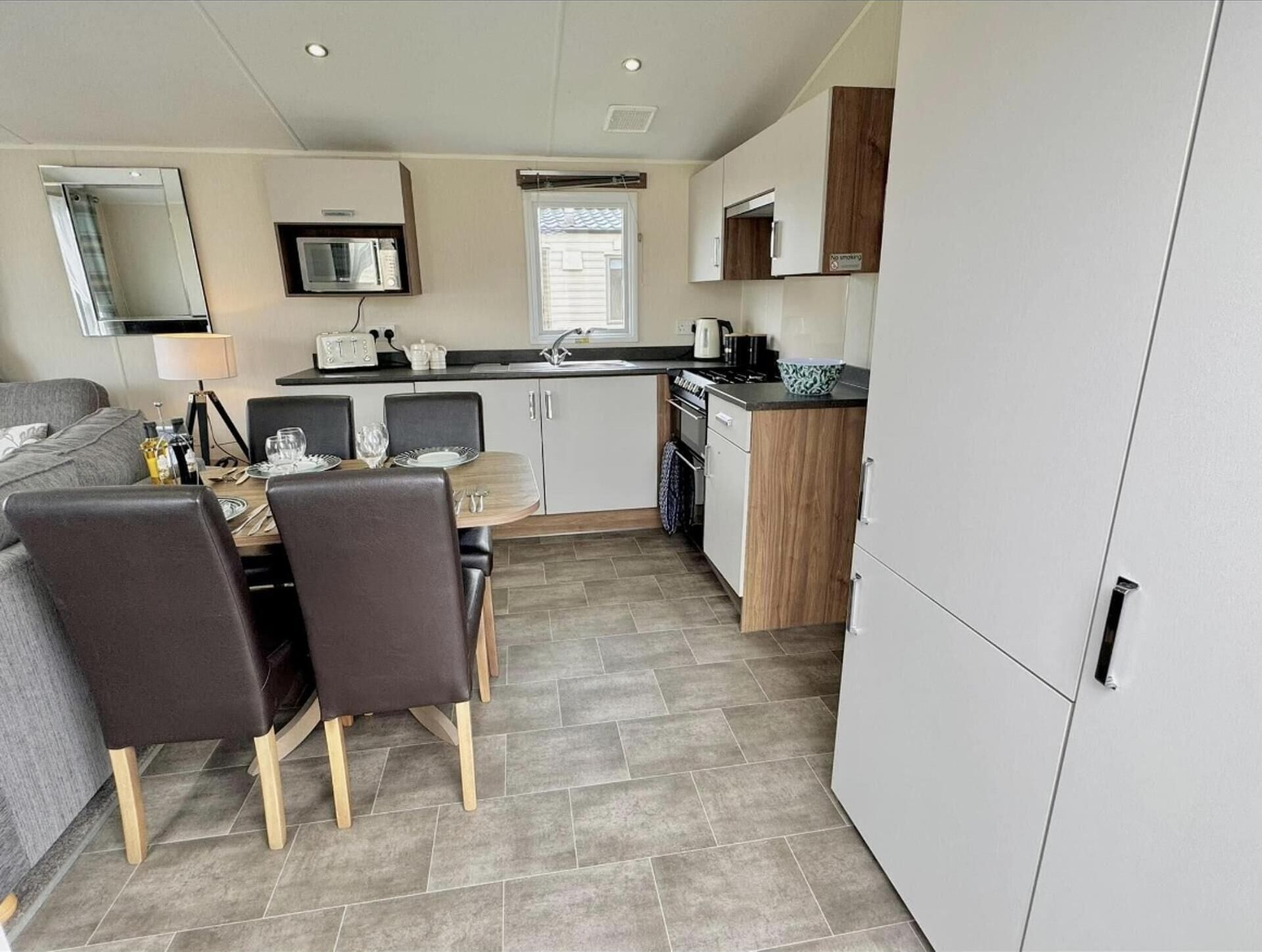 Cabin | Private kitchen | Fridge, microwave, oven, stovetop