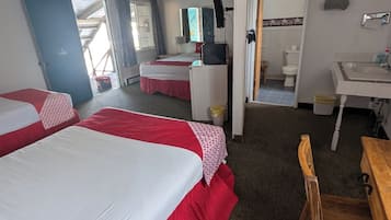 Eenpersoonskamer, Meerdere bedden, niet-roken | Een bureau, gratis extra bedden, gratis wifi, beddengoed