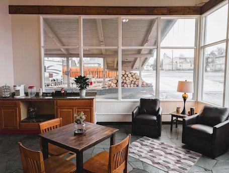 Reception. Silver Spur Motel