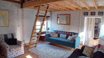 Smart-TV, Kamin, Bücher