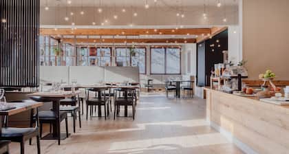 Alpeen Hotel