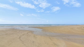 Una spiaggia nelle vicinanze