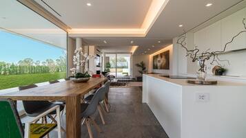 Condo, Hill View | Private kitchen | Full-sized fridge, microwave, oven, stovetop