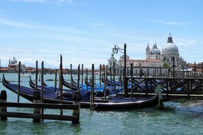 บริเวณภายนอก