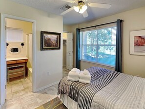 4 bedrooms, iron/ironing board, Internet, bed sheets