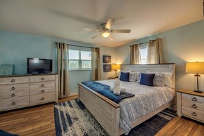 3 bedrooms, iron/ironing board, free WiFi, bed sheets - 280 Ostego - Pet Friendly Pool Home by the Beach & Times Square! (Fort Myers Beach)