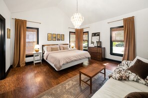 4 bedrooms, desk, iron/ironing board, free WiFi