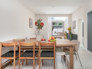 Dining - Modern, Chic 5BR Townhouse - Central Oxford - Pass the Keys (Oxford)