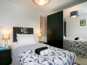 2 slaapkamers, een strijkplank/strijkijzer, gratis wifi, beddengoed