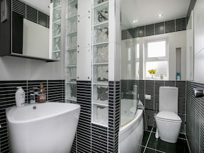 Hair dryer, towels - Charming Home - Free Parking - Private Garden - Pass the Keys (Nottingham)