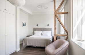 2 bedrooms, iron/ironing board, travel cot, WiFi