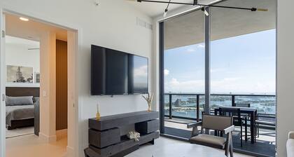 Exclusive 3BD Penthouse on 50th Floor, Direct Water & City Views