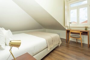 2 bedrooms, iron/ironing board, travel cot, WiFi