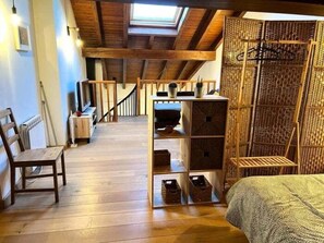 2 bedrooms, iron/ironing board