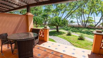 Deluxe Bungalow | Terrace/patio