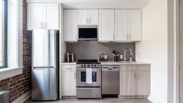 Studio | Dapur pribadi | Lemari es besar, microwave, oven, dan kompor