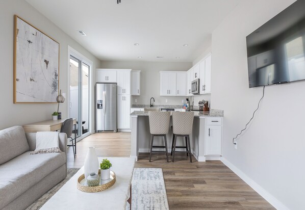 Apartment, 2 Bedrooms, 2 Bathrooms (QueenBed) | Living area | TV