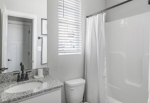 Deep soaking tub, free toiletries, hair dryer, towels