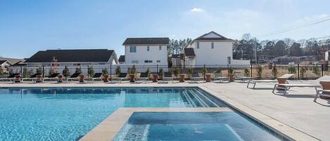 Seasonal outdoor pool, free pool cabanas, pool loungers