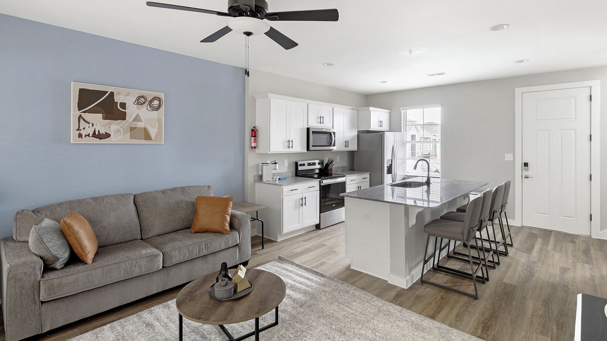 Huoneisto, 2 makuuhuonetta, 2 kylpyhuonetta (QueenBed) | Oleskelualue | 50–tuumainen televisio, jossa digitaalikanavat