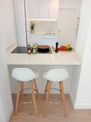 冰箱、微波炉、烤箱、炉灶