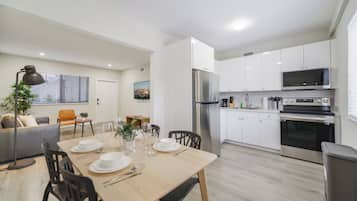 Comfort Apartment, Patio | In-room dining