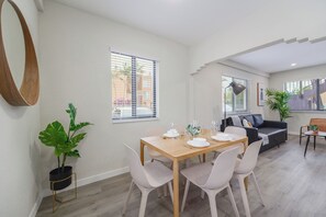 Appartement Familial, patio | Restauration dans la chambre