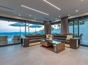 Villa (Four Bedroom Villa with Private Pool) | Wohnzimmer