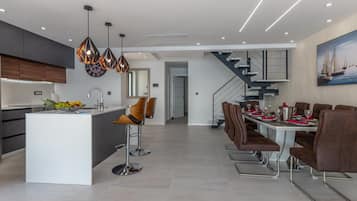 Villa (Four Bedroom Villa with Private Pool) | Dining room