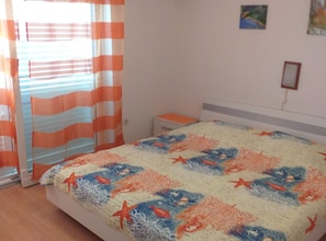 Apartment (Three Bedroom Apartment with Shared T)