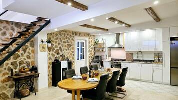 Villa (Three Bedroom Villa with Private Pool) | Dining room