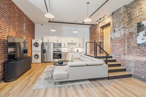 Smart TV - White Lily Luxe Loft nestled within the heart of Knoxville's Old City. (Knoxville)