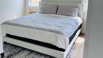 3 bedrooms, iron/ironing board, WiFi, bed sheets