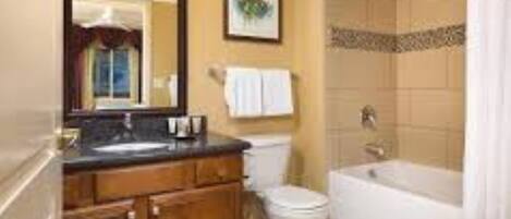 Hårføner, håndklær, såpe og sjampo