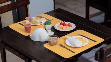 包含每日自助早餐