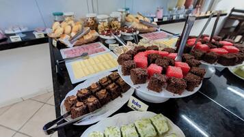 包含每日自助早餐